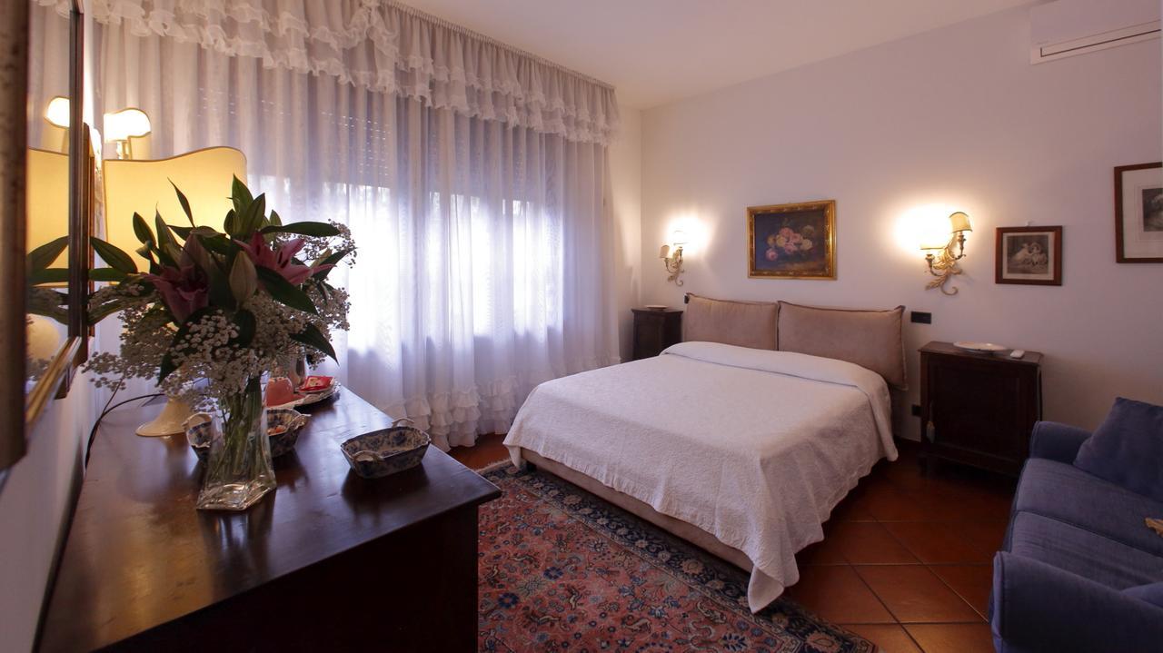 B&B Domus Сірміоне Екстер'єр фото